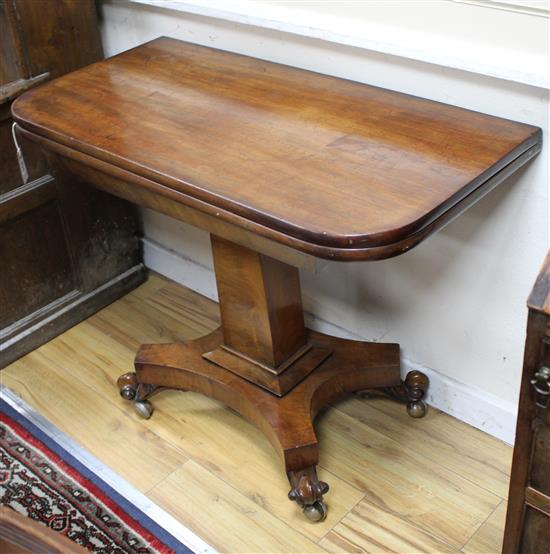 An early Victorian mahogany folding tea table W.97cm